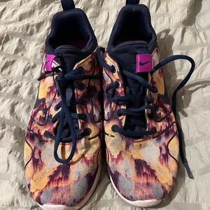 Women’s Nike shoes (8.5)